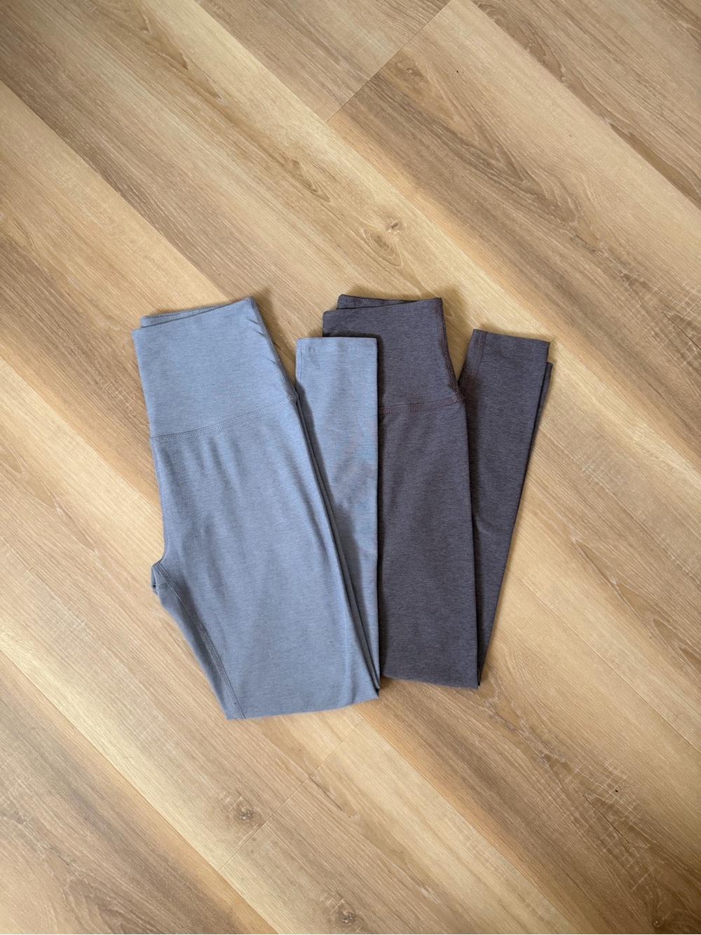 Beyond Yoga High-Waist Leggings in Lilac & Brown